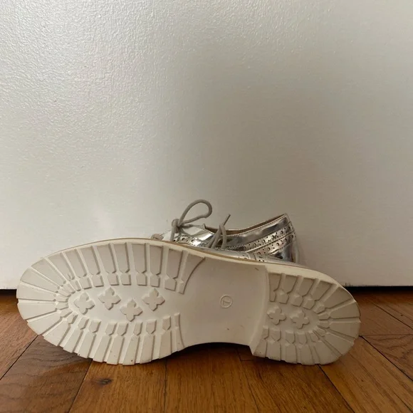 Silver JustFab Oxfords - Picture 4 of 4